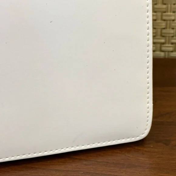 🌟HP🌟VTG 1970s-80s White Vinyl Structured Bag with Acrylic Tortoise Handle Chain - Picture 13 of 16